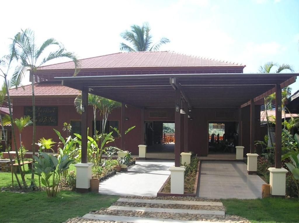 Tamarind Grand Resort Mae Sariang Exterior foto